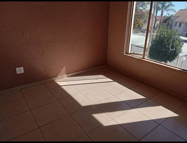 2 BEDROOM TOWNHOUSE FOR SALE IN EDEN GLEN